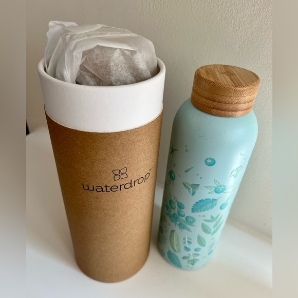 Insulated Water Bottle 20oz - pastel blue - Never removed from package - Picture 6 of 8